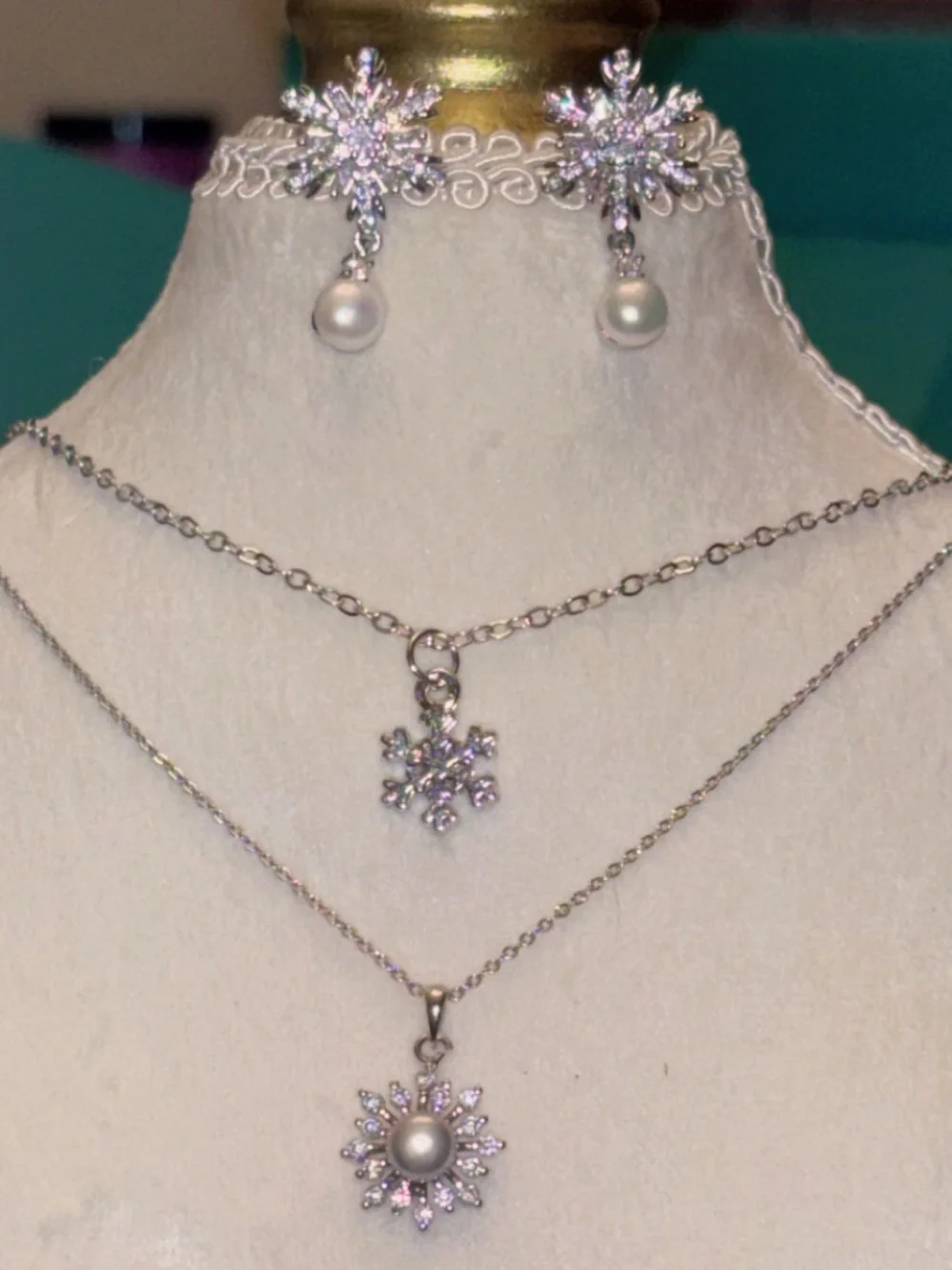 Delicate Silver Snowflake & Pearl Layered Necklace Set